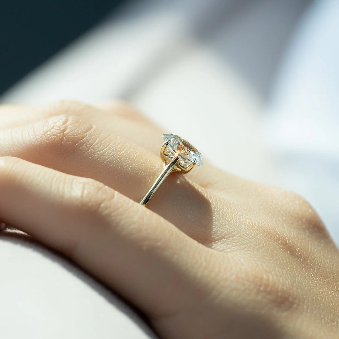 The Lalo - Oval Solitaire