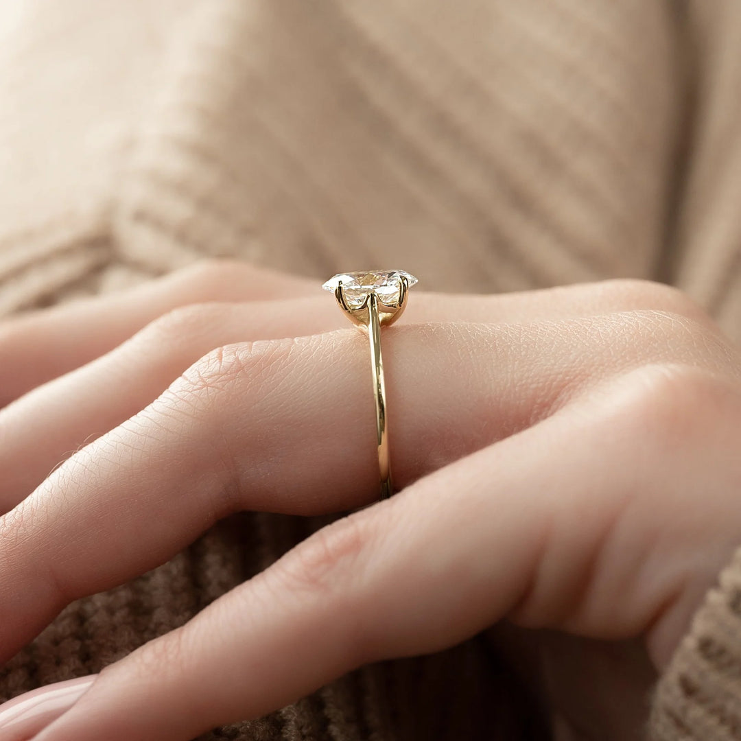 The Lalo - Oval Solitaire