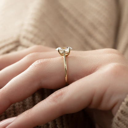 The Lalo - Oval Solitaire