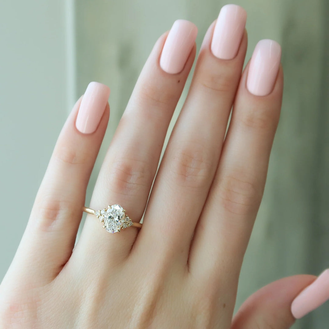 Arya - Oval Side Stone