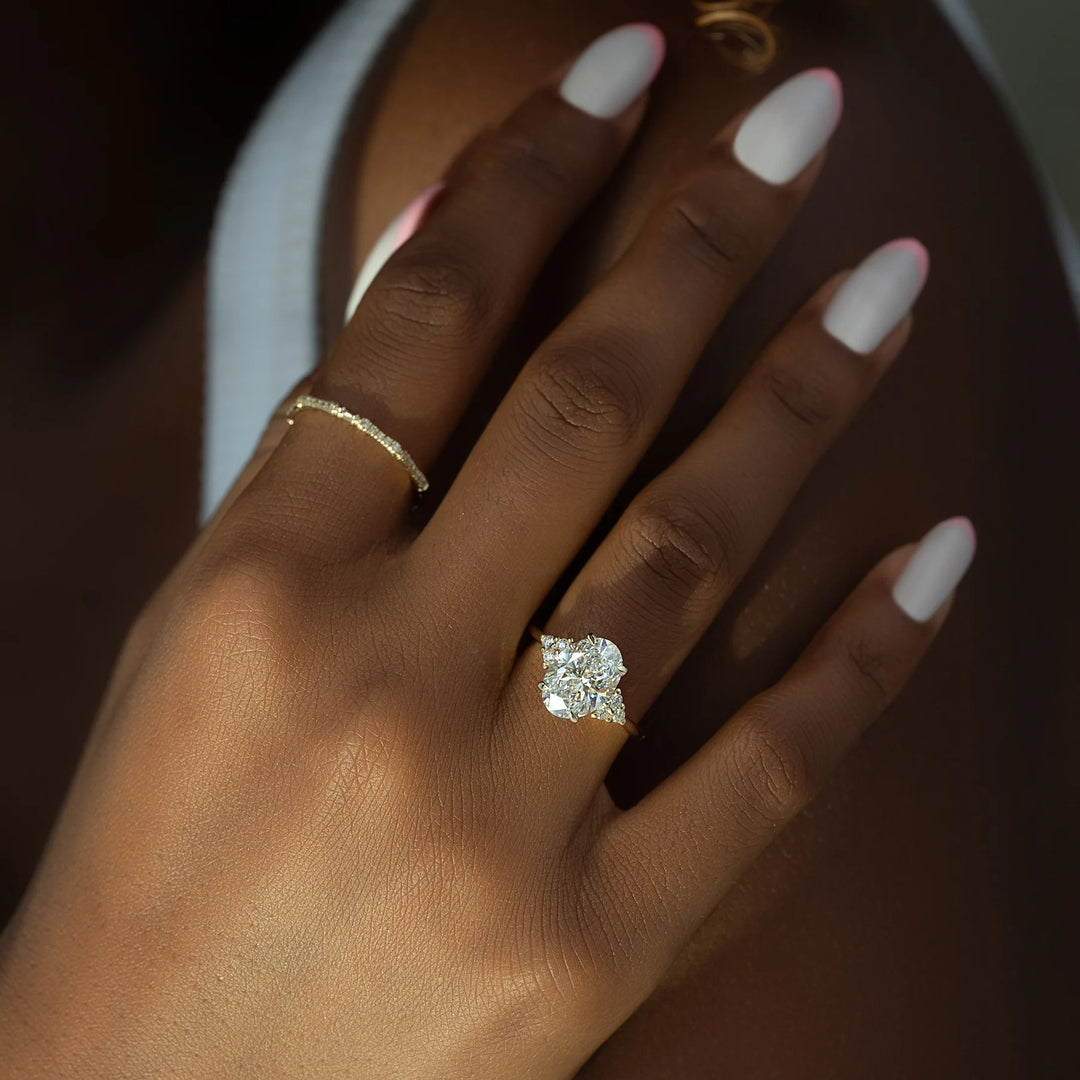 Arya - Oval Side Stone