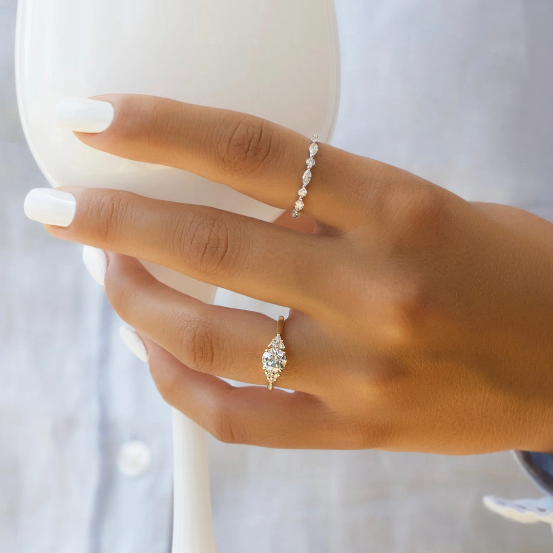 Arya - Round Side Stone