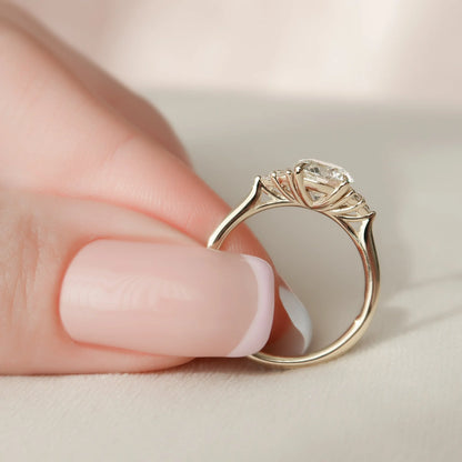 Arya - Round Side Stone