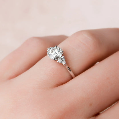 Arya - Round Side Stone